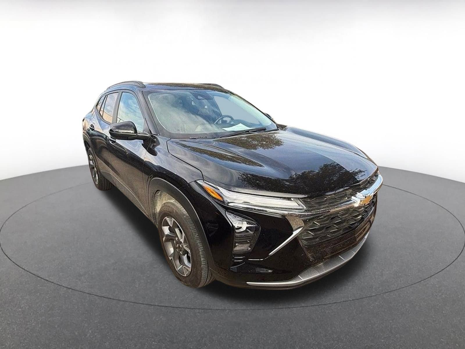 Thumbnail: 2025 Chevrolet Trax - 1