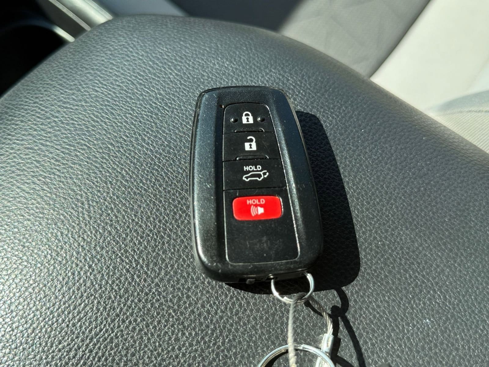 Thumbnail: 2021 Toyota RAV4 - 22