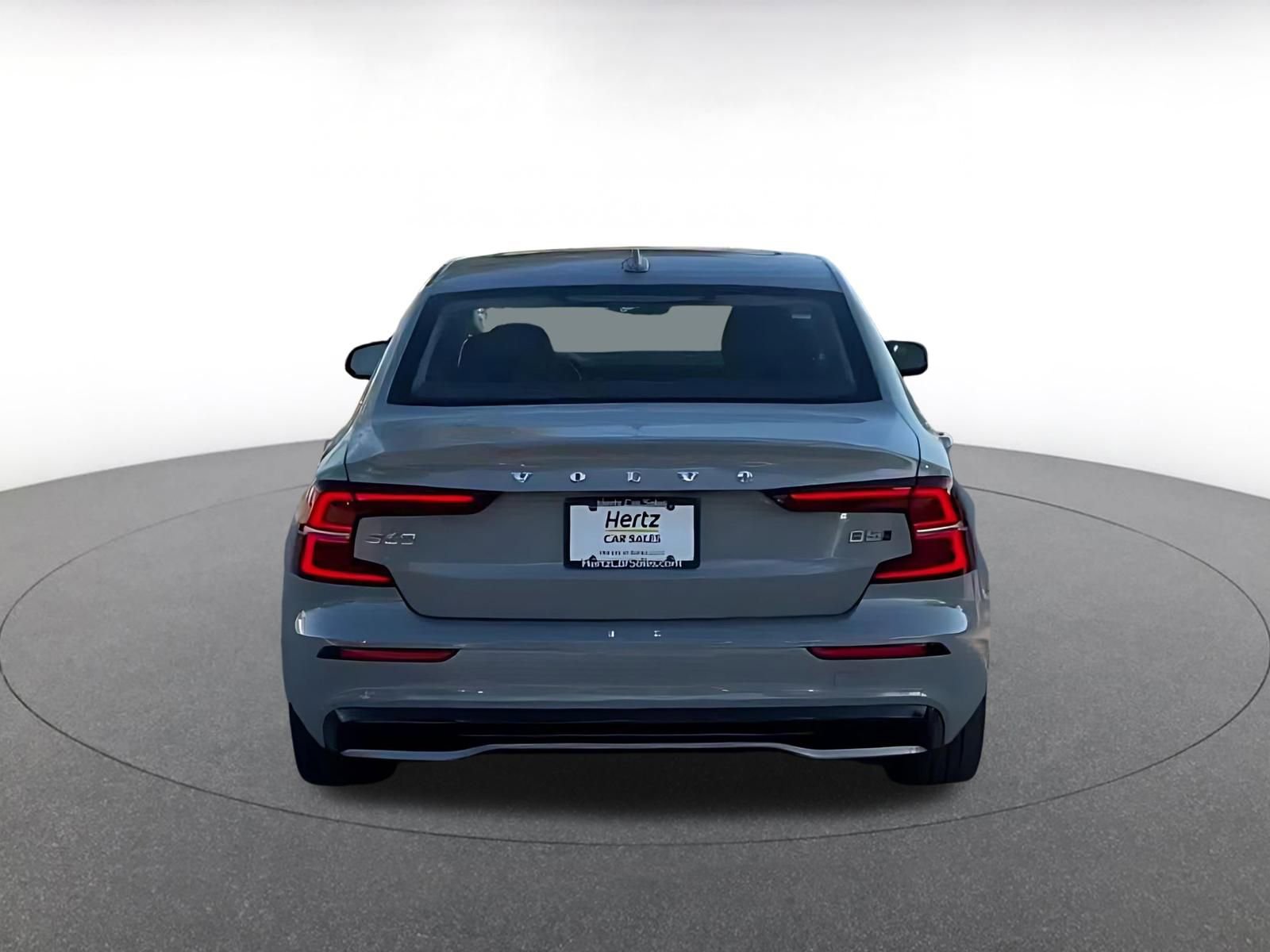 Thumbnail: 2025 Volvo S60 - 12