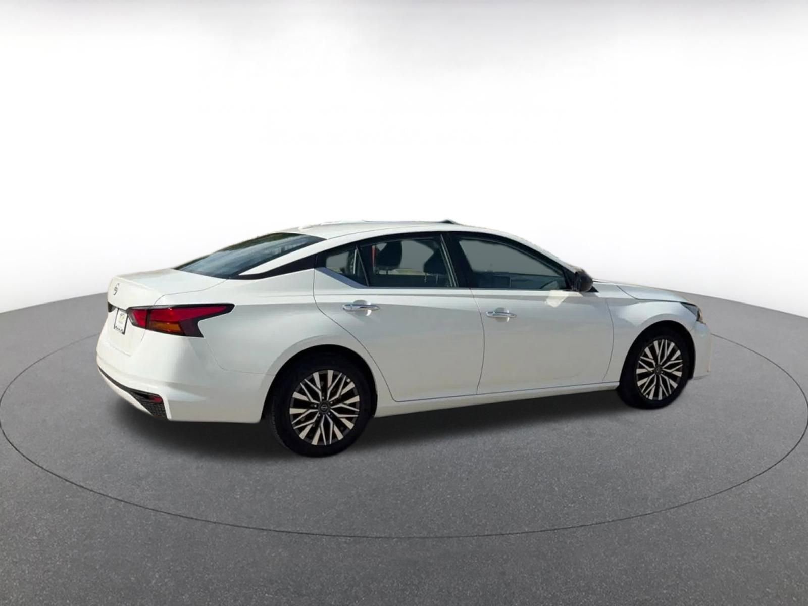 Thumbnail: 2025 Nissan Altima - 15