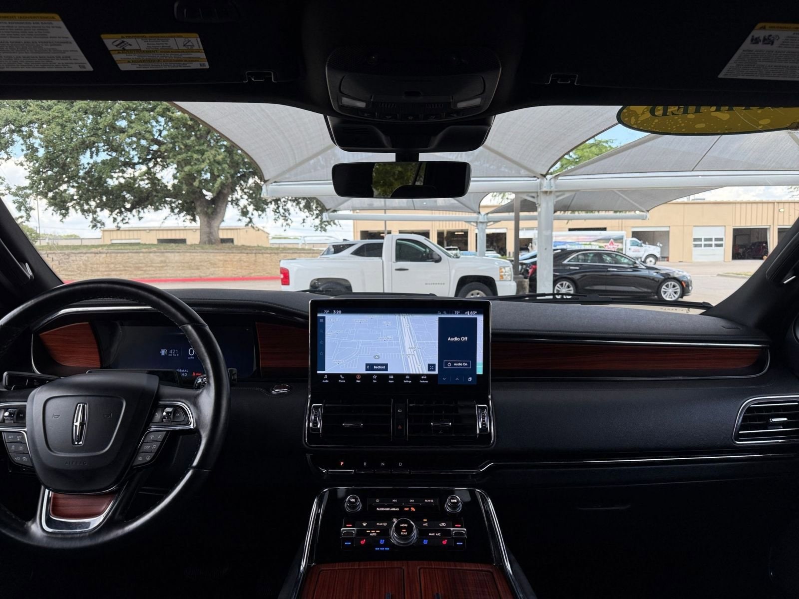 Thumbnail: 2024 Lincoln Navigator L - 33