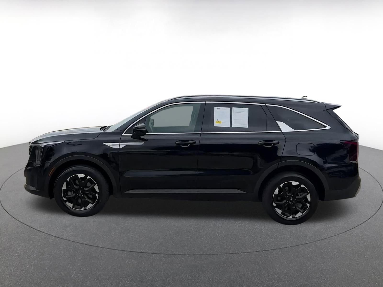 2024 Kia Sorento S 8