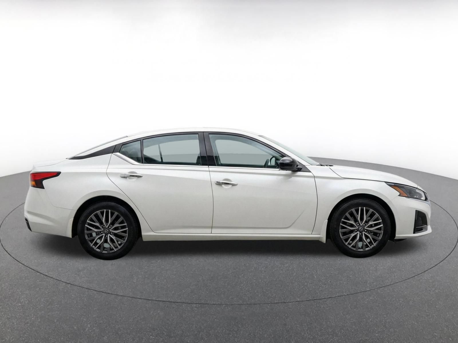 Thumbnail: 2025 Nissan Altima - 10