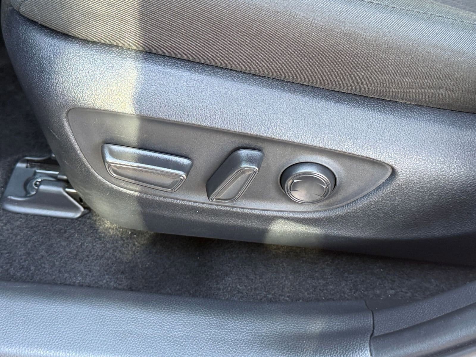 Thumbnail: 2025 Toyota RAV4 - 23