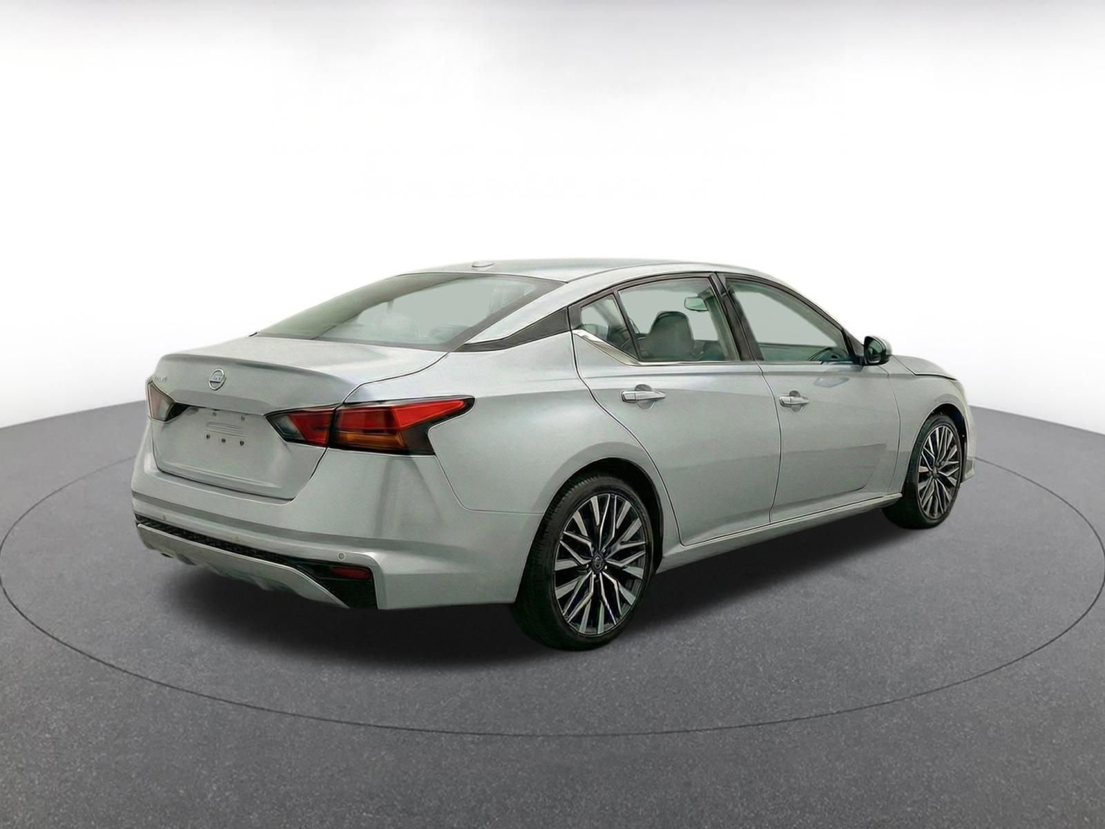 Thumbnail: 2025 Nissan Altima - 9