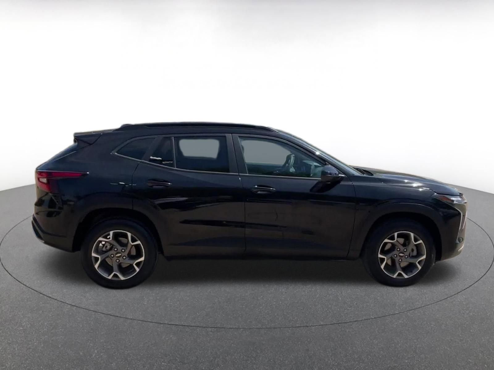 Thumbnail: 2025 Chevrolet Trax - 16