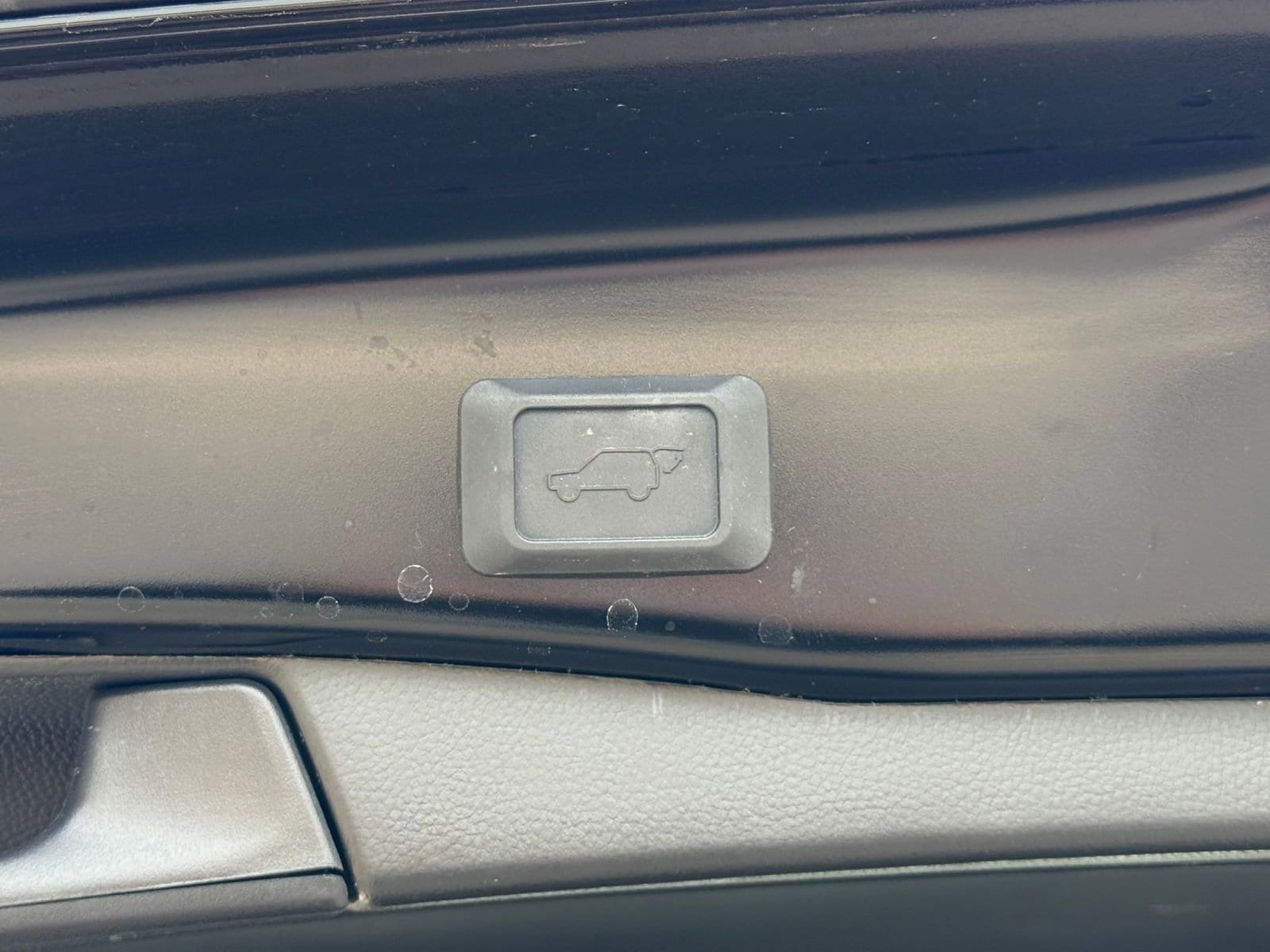 Thumbnail: 2025 Toyota RAV4 - 23