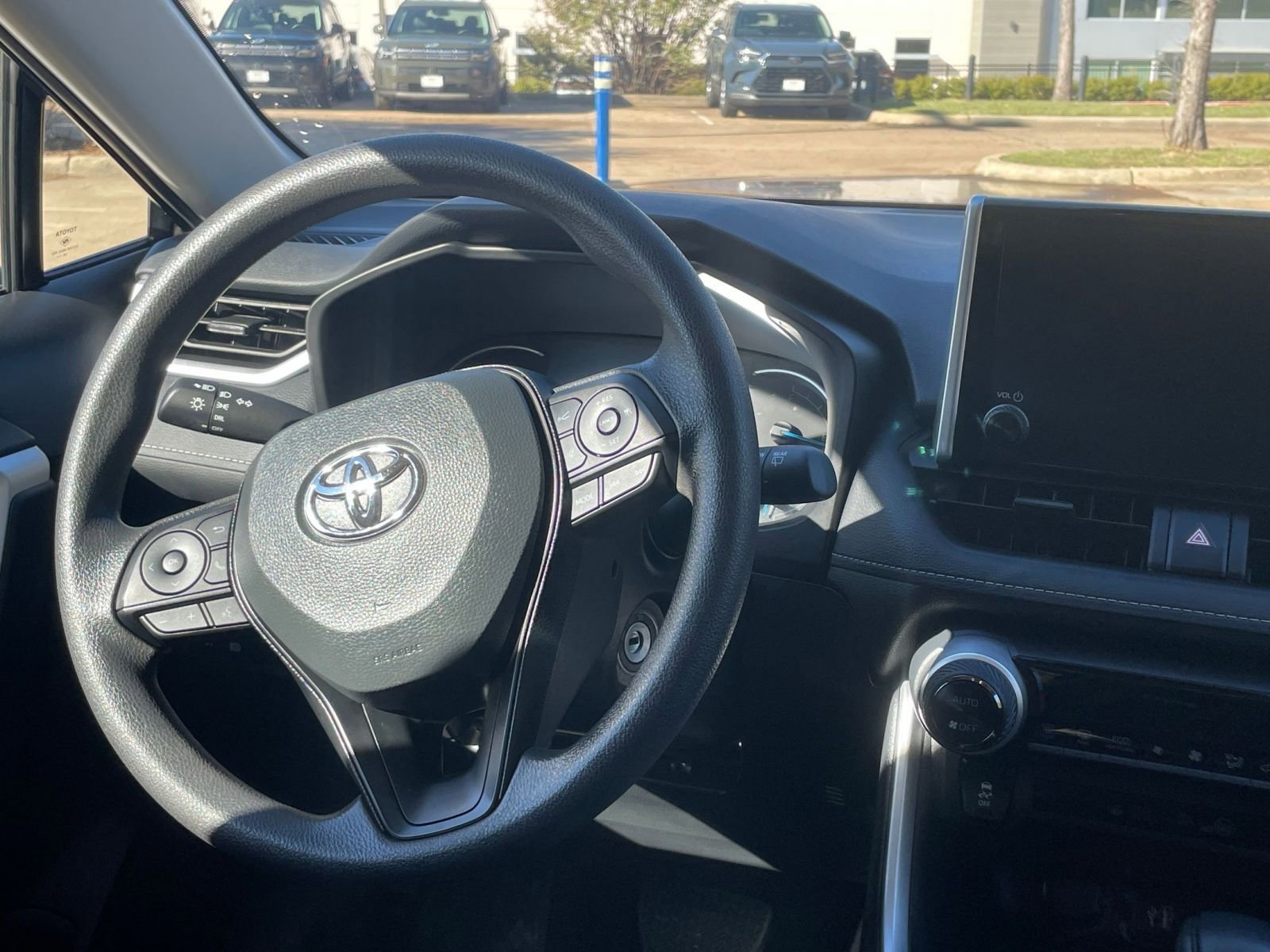 Thumbnail: 2025 Toyota RAV4 - 34