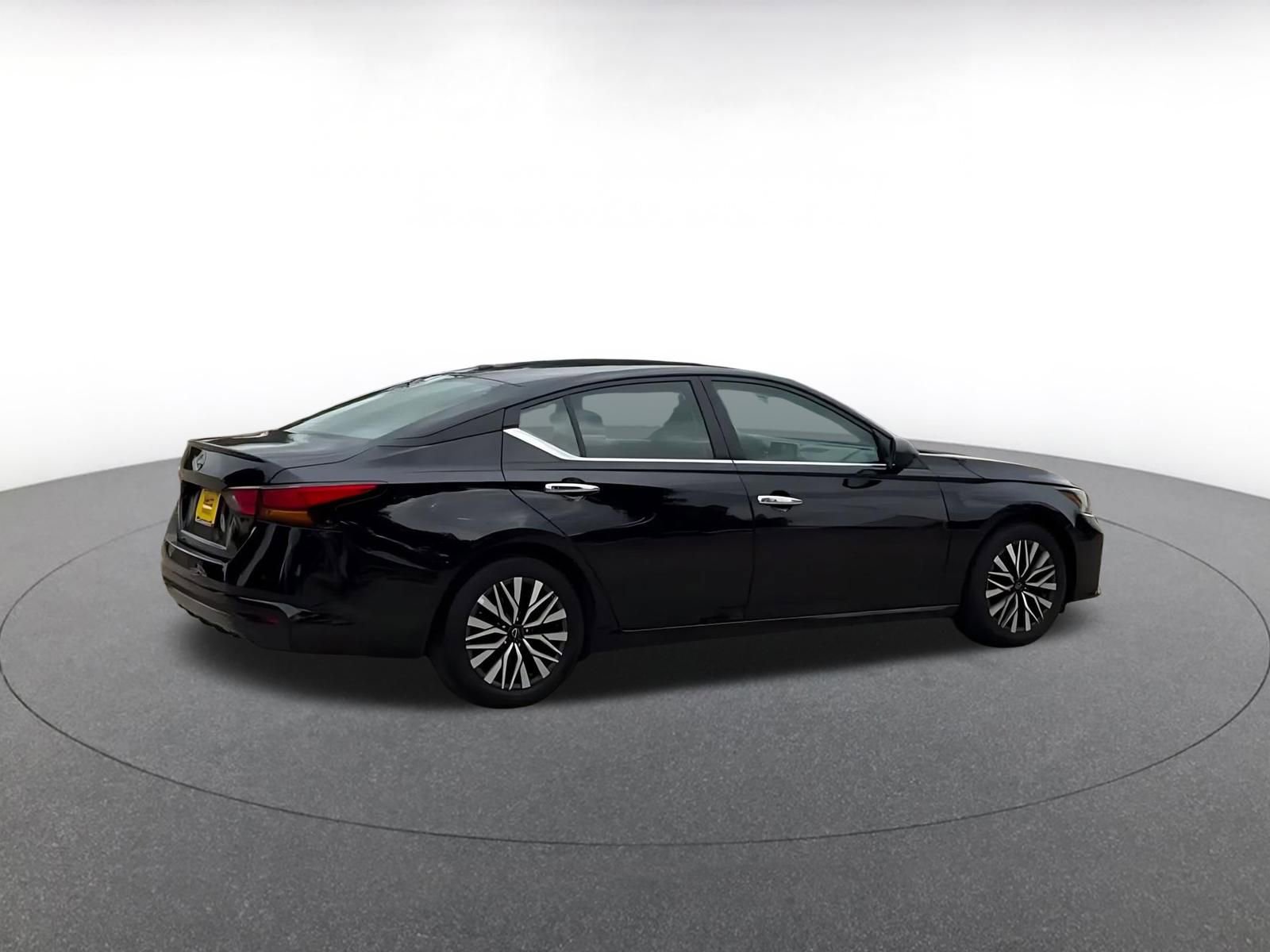 Thumbnail: 2025 Nissan Altima - 14