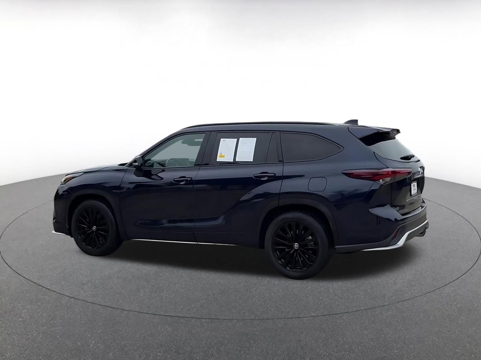 Thumbnail: 2024 Toyota Highlander - 10