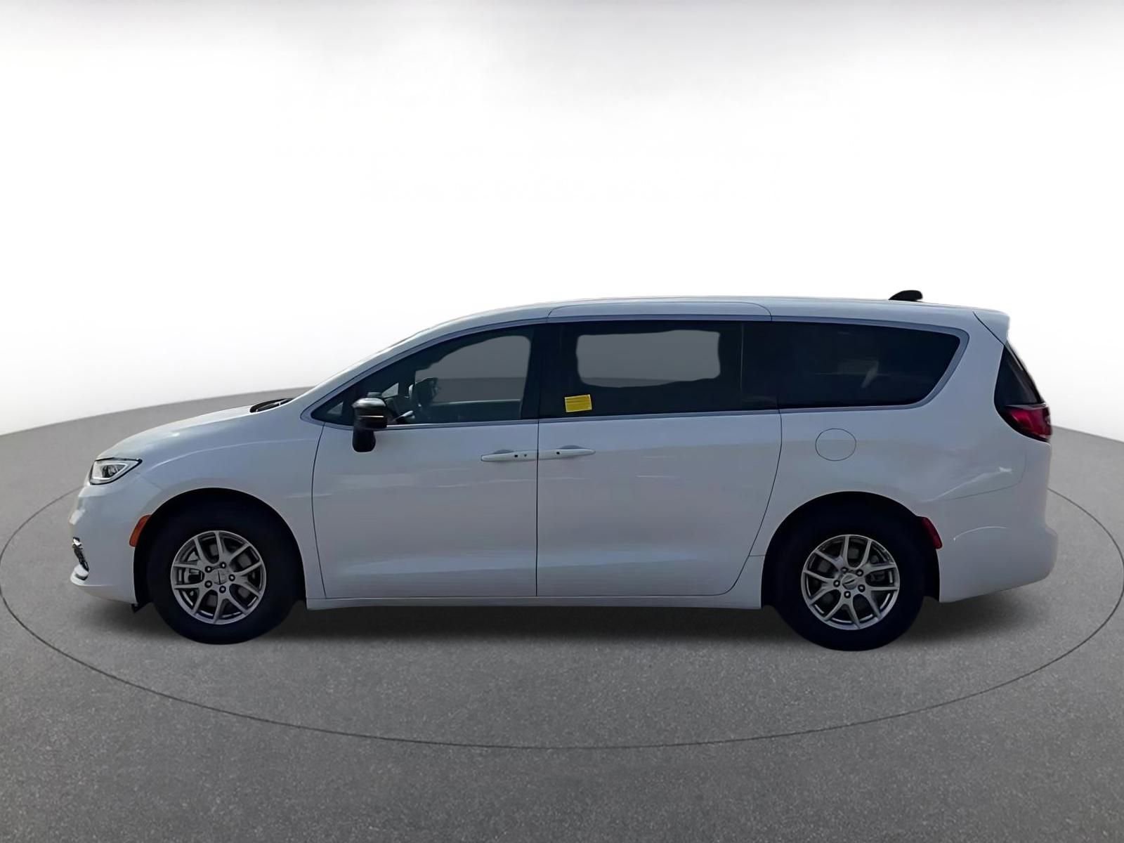 Thumbnail: 2025 Chrysler Pacifica - 9