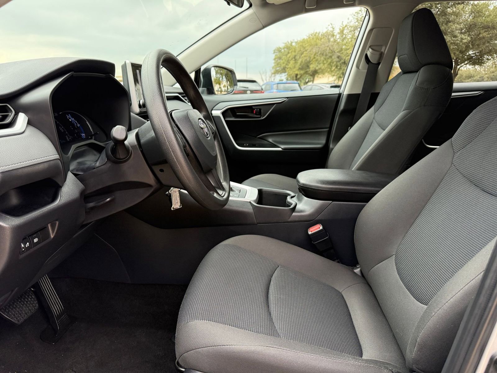 Thumbnail: 2025 Toyota RAV4 - 27