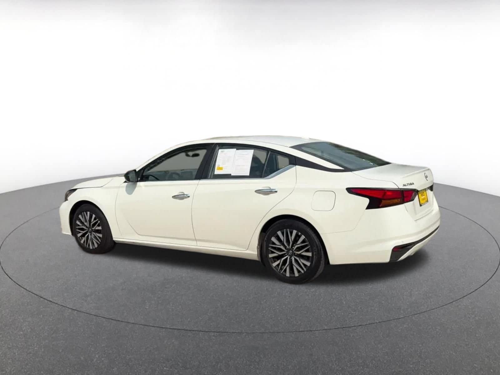 Thumbnail: 2025 Nissan Altima - 9