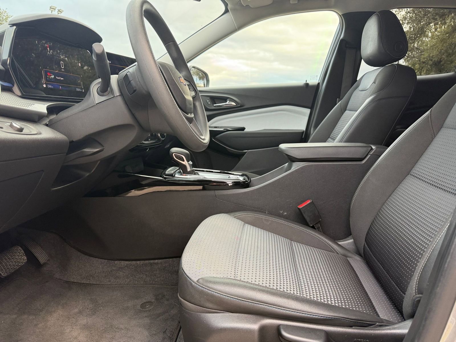 Thumbnail: 2025 Chevrolet Trax - 27