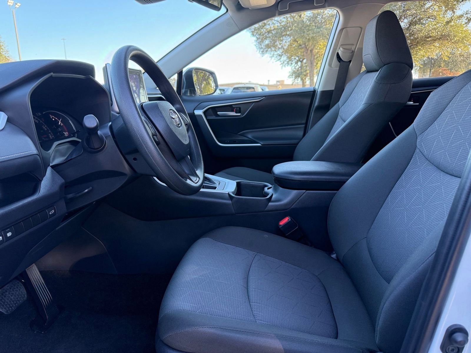 Thumbnail: 2025 Toyota RAV4 - 27