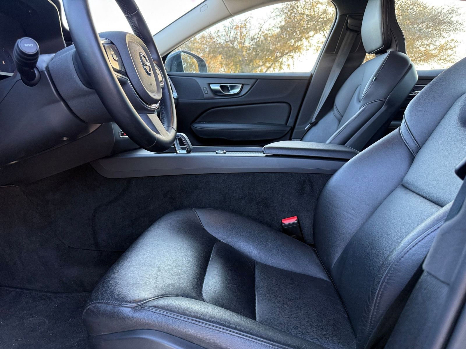 Thumbnail: 2025 Volvo S60 - 28