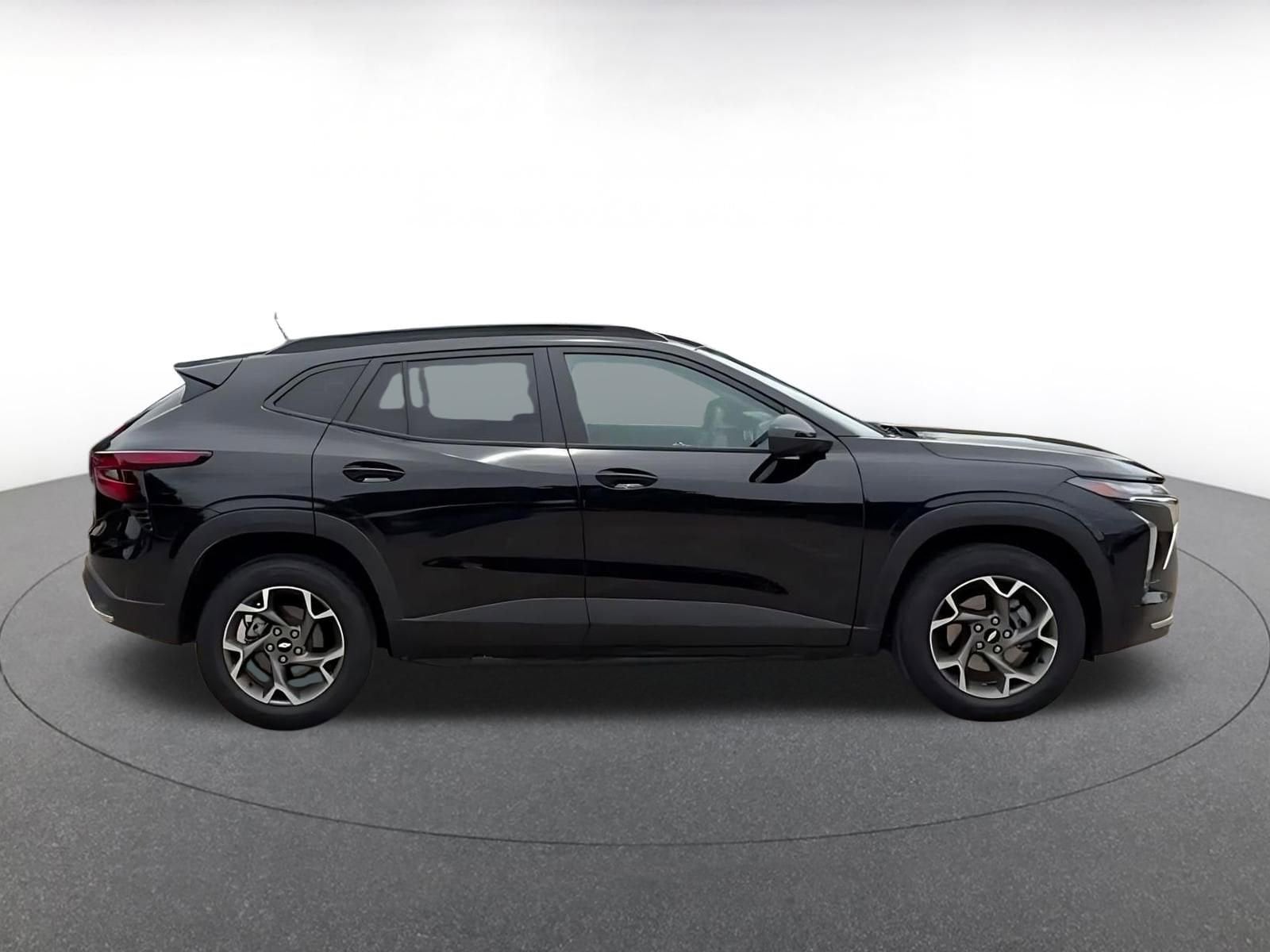 Thumbnail: 2025 Chevrolet Trax - 16