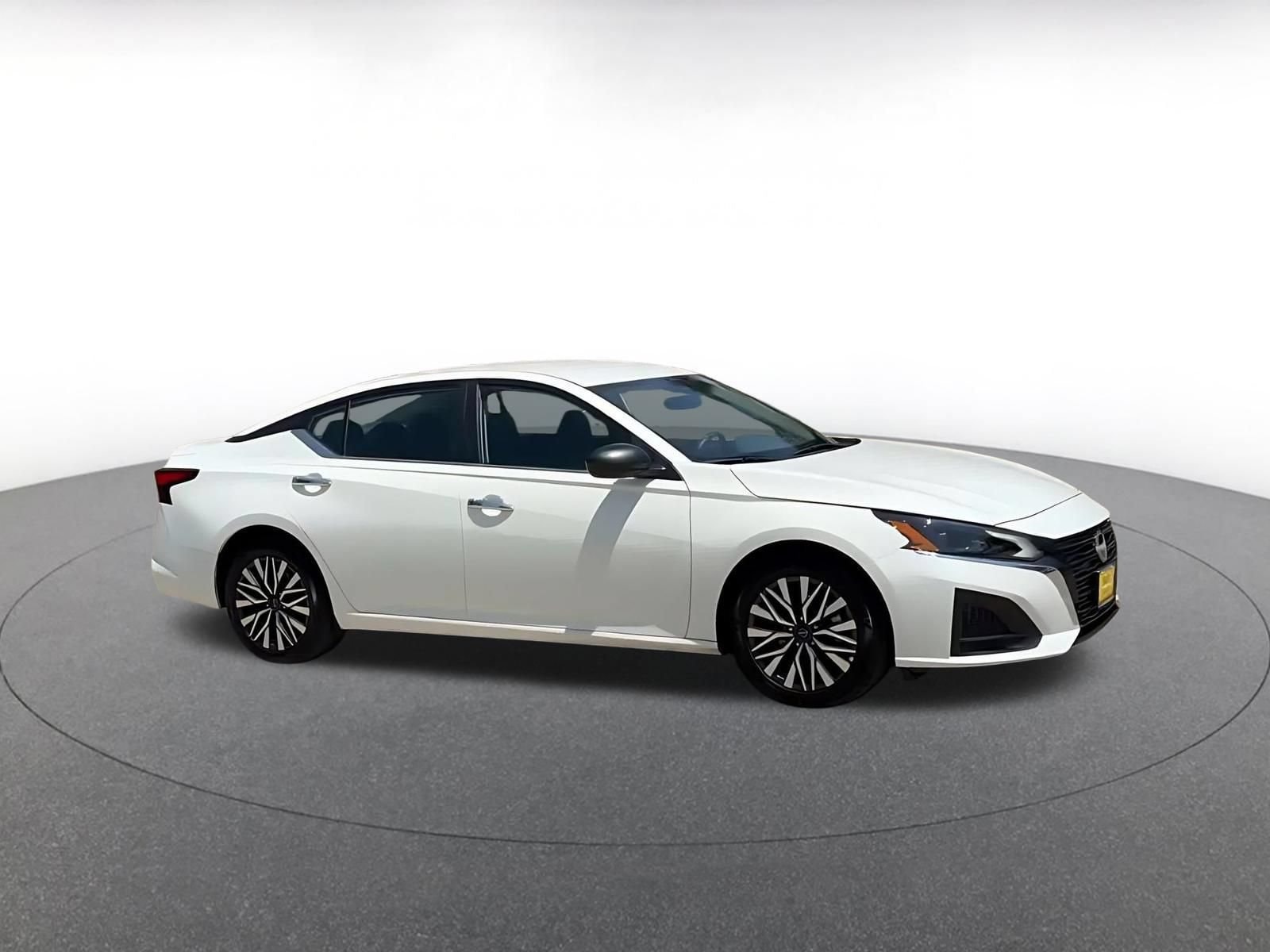 Thumbnail: 2025 Nissan Altima - 2