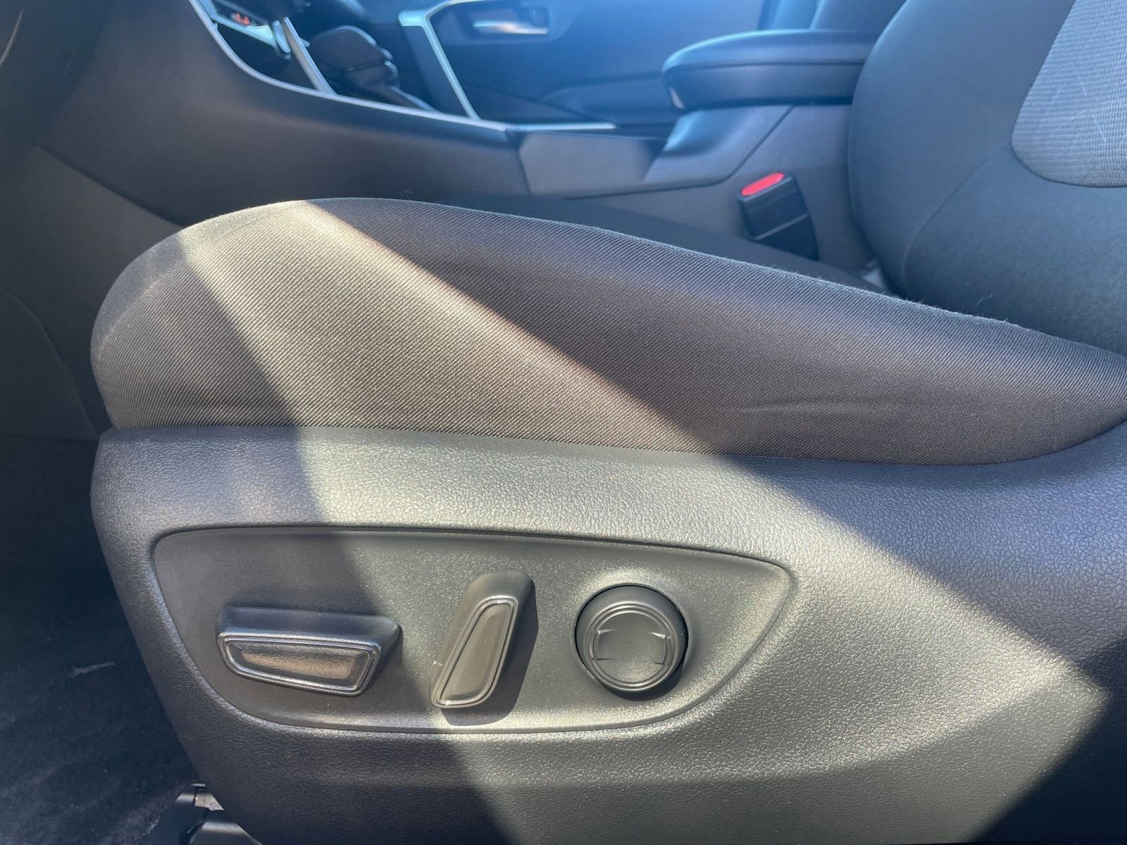 Thumbnail: 2025 Toyota RAV4 - 23