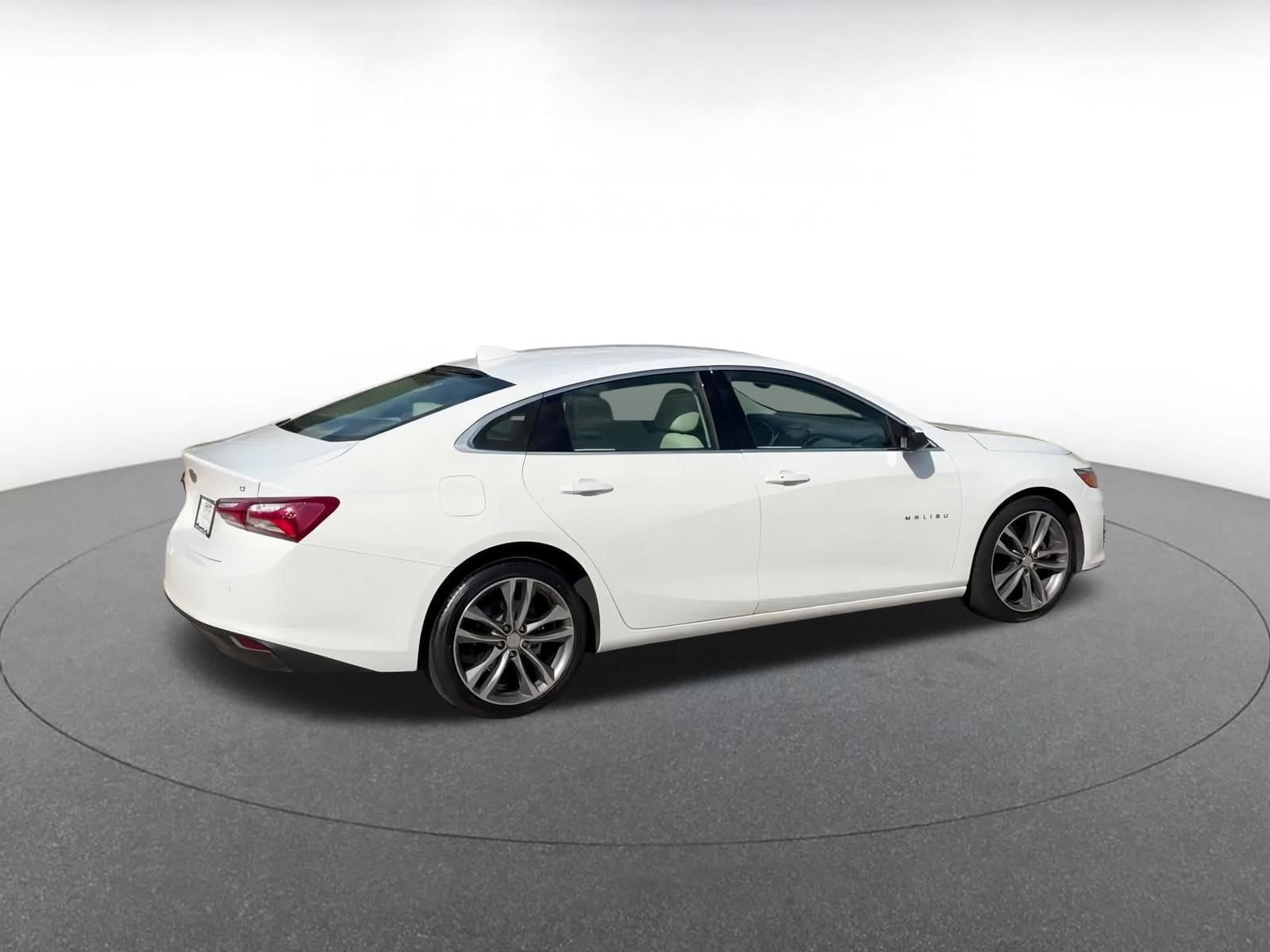 Thumbnail: 2024 Chevrolet Malibu - 15
