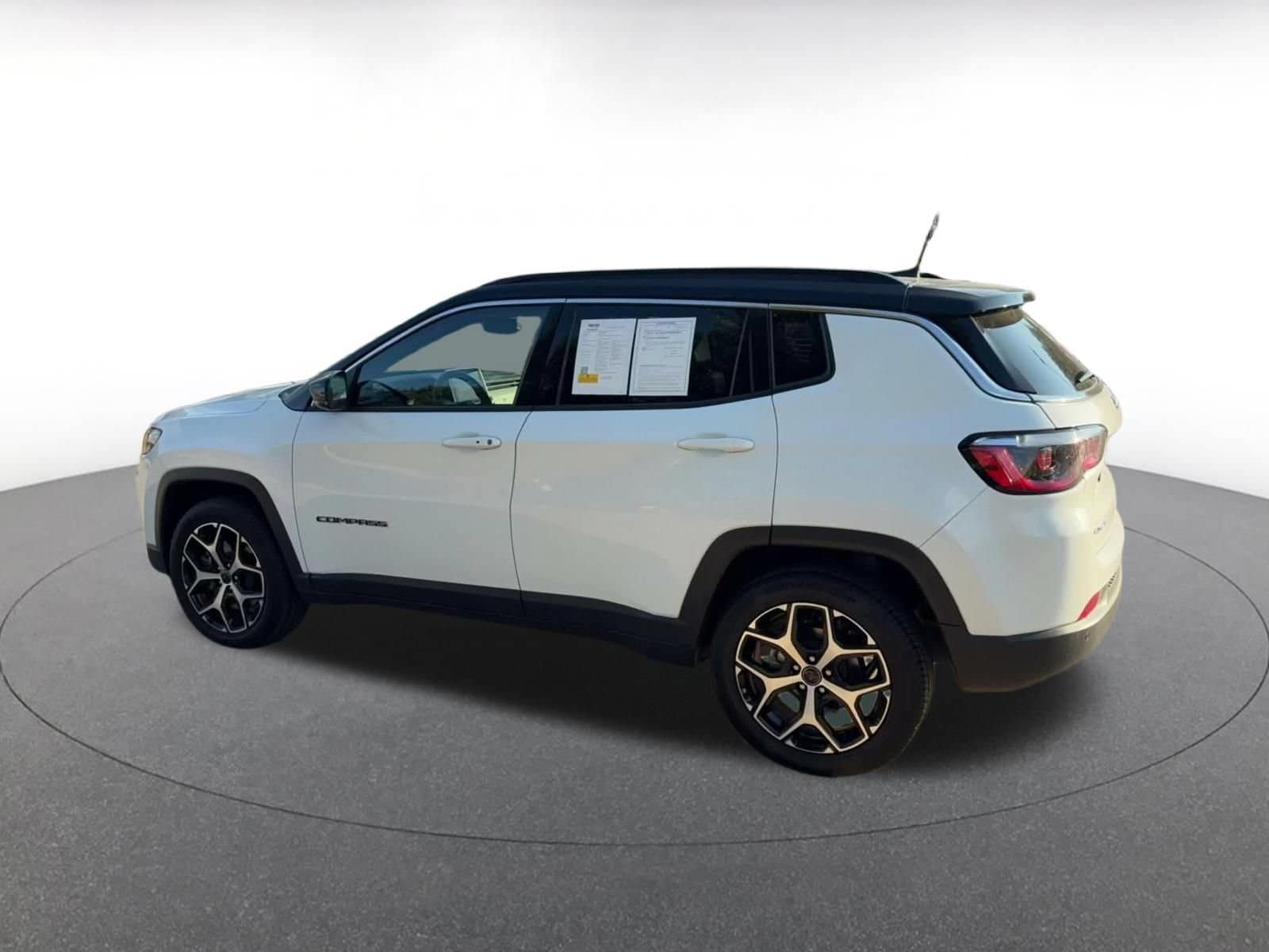 2025 Jeep Compass Limited - Photo 9