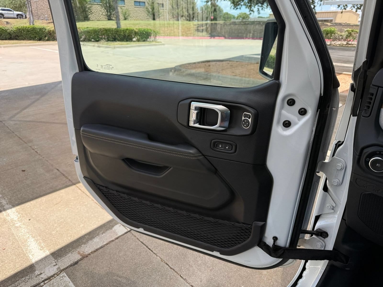 Thumbnail: 2025 Jeep Wrangler - 18