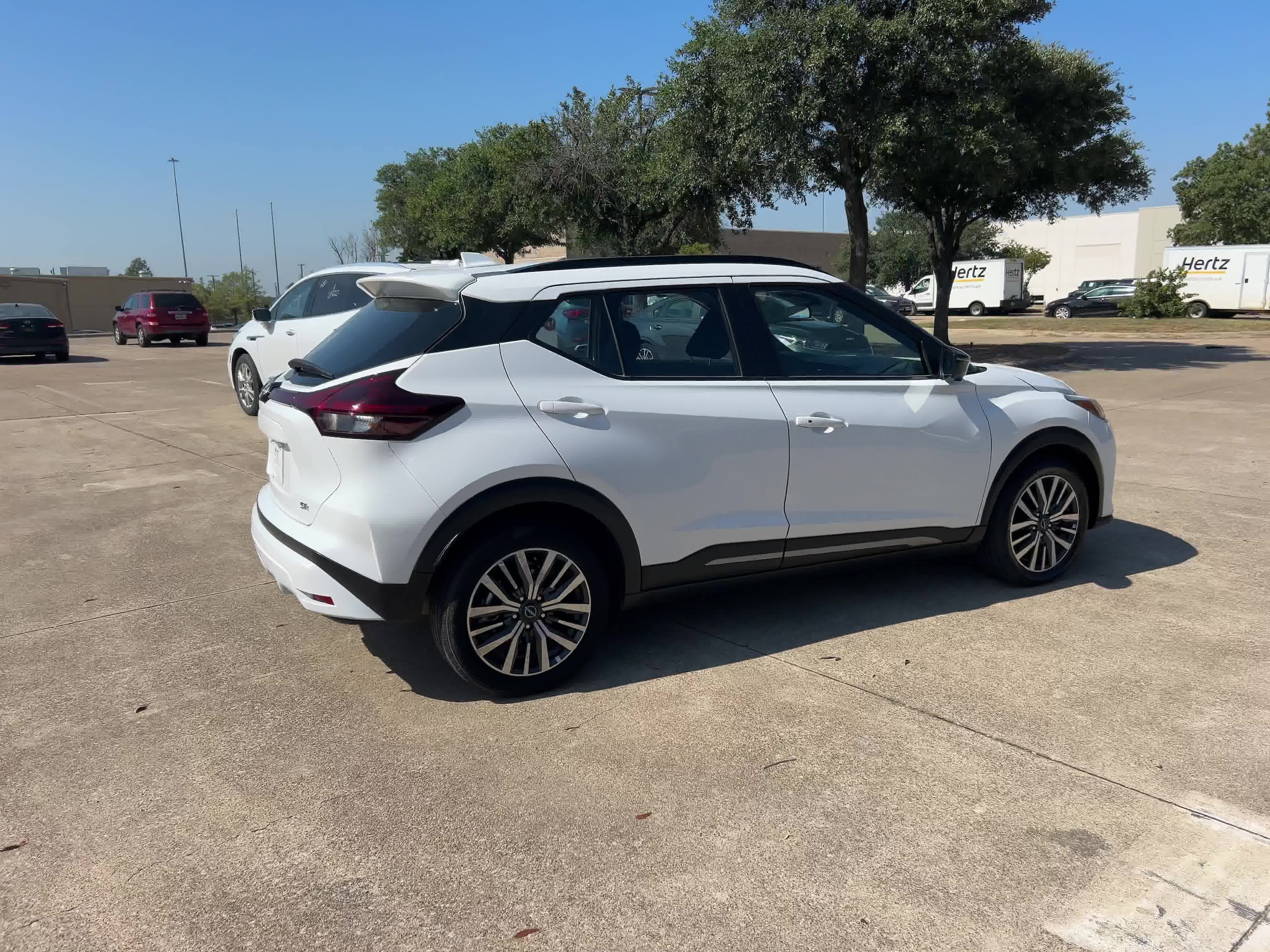 2024 Nissan Kicks SR 15