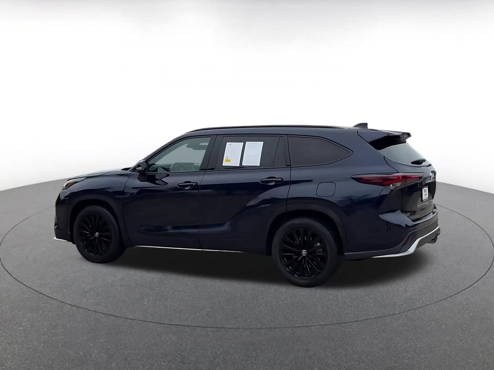 Thumbnail: 2024 Toyota Highlander - 10