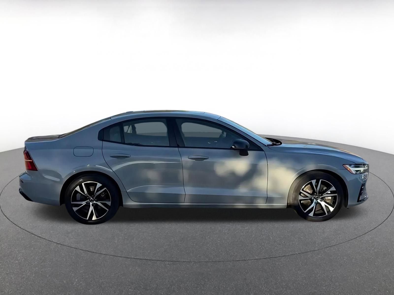 Thumbnail: 2025 Volvo S60 - 16