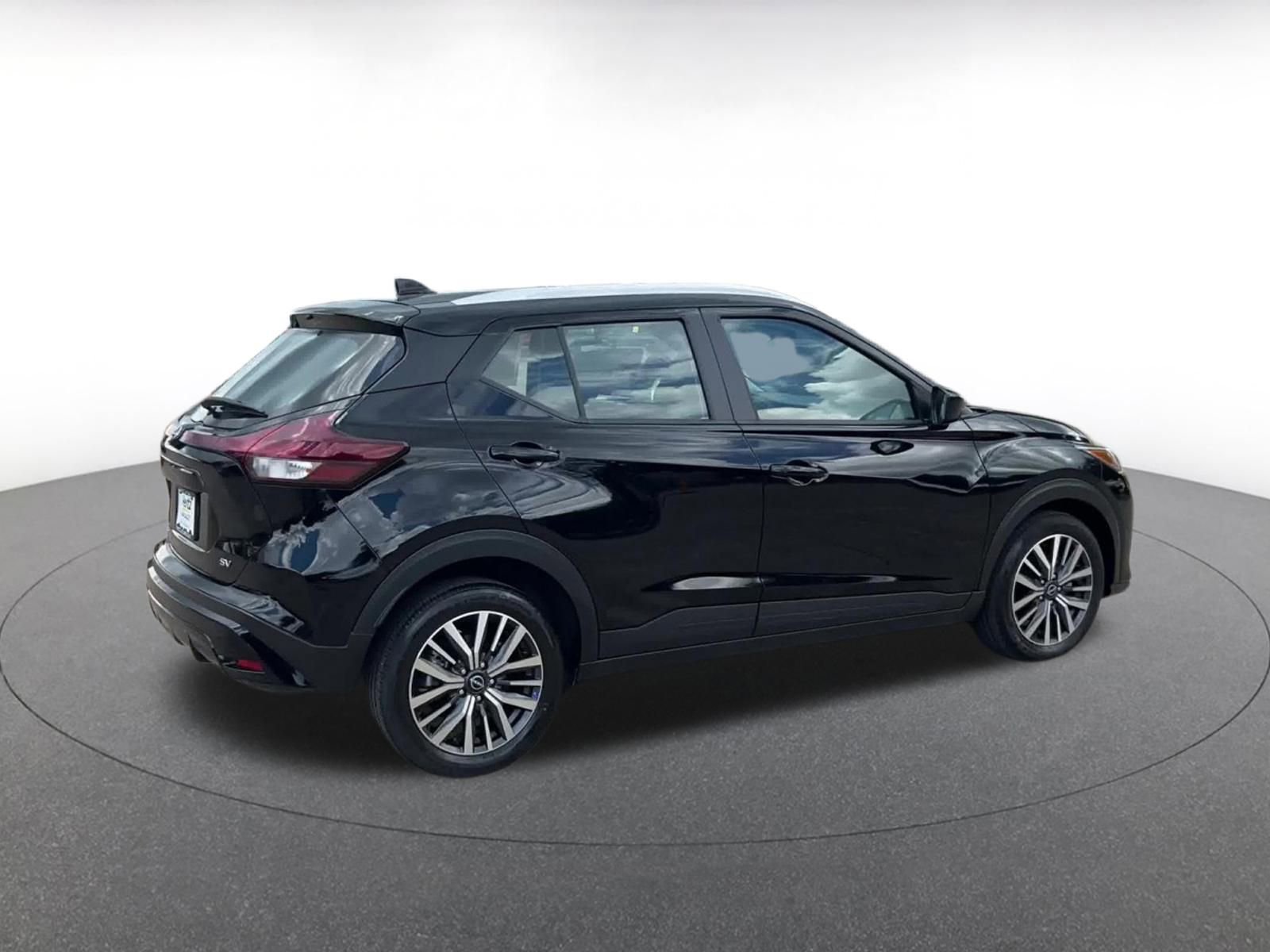 Thumbnail: 2024 Nissan Kicks - 15