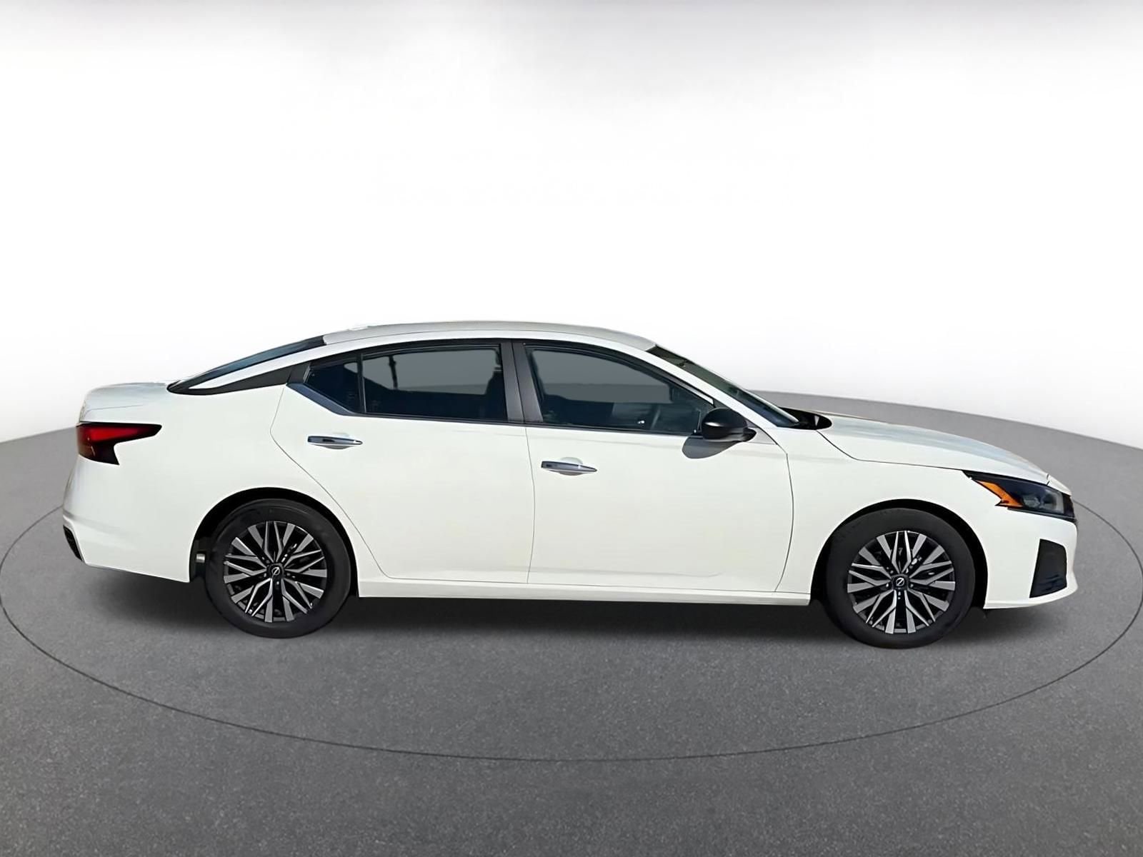 Thumbnail: 2025 Nissan Altima - 16