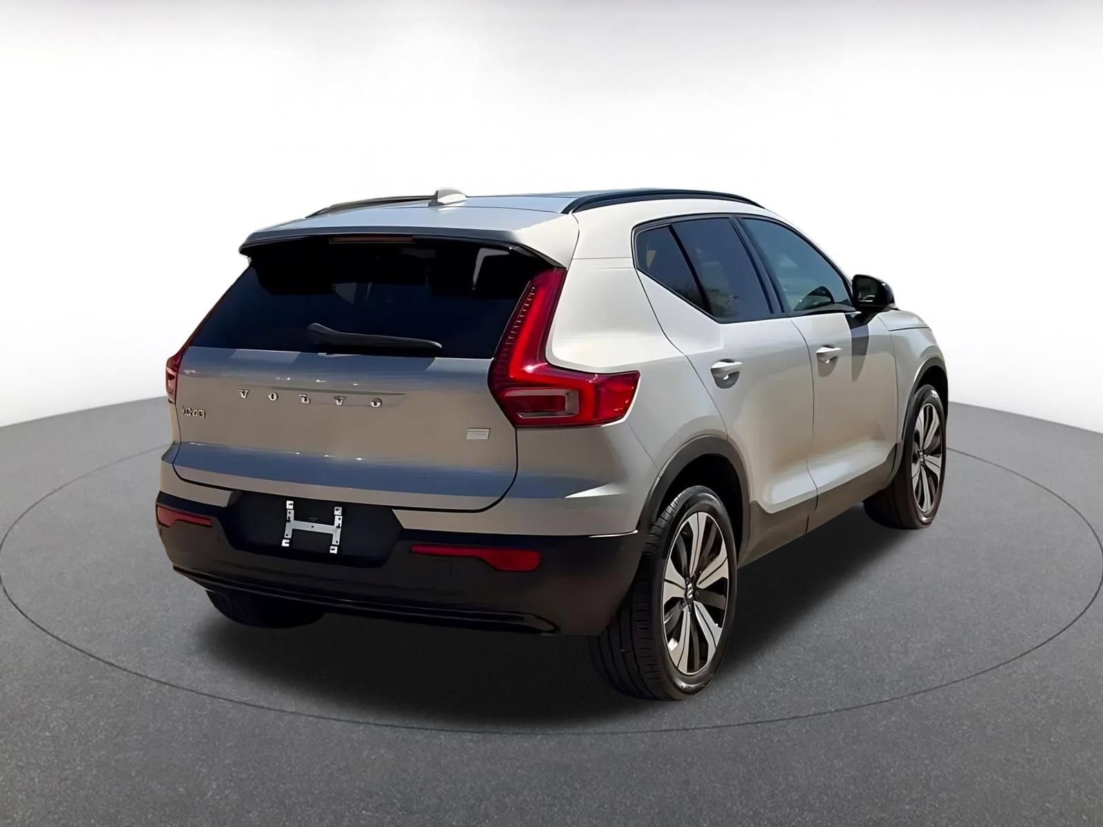 Thumbnail: 2023 Volvo XC40 - 15