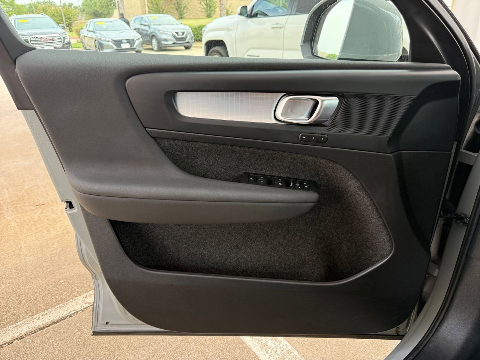 Thumbnail: 2024 Volvo XC40 - 20
