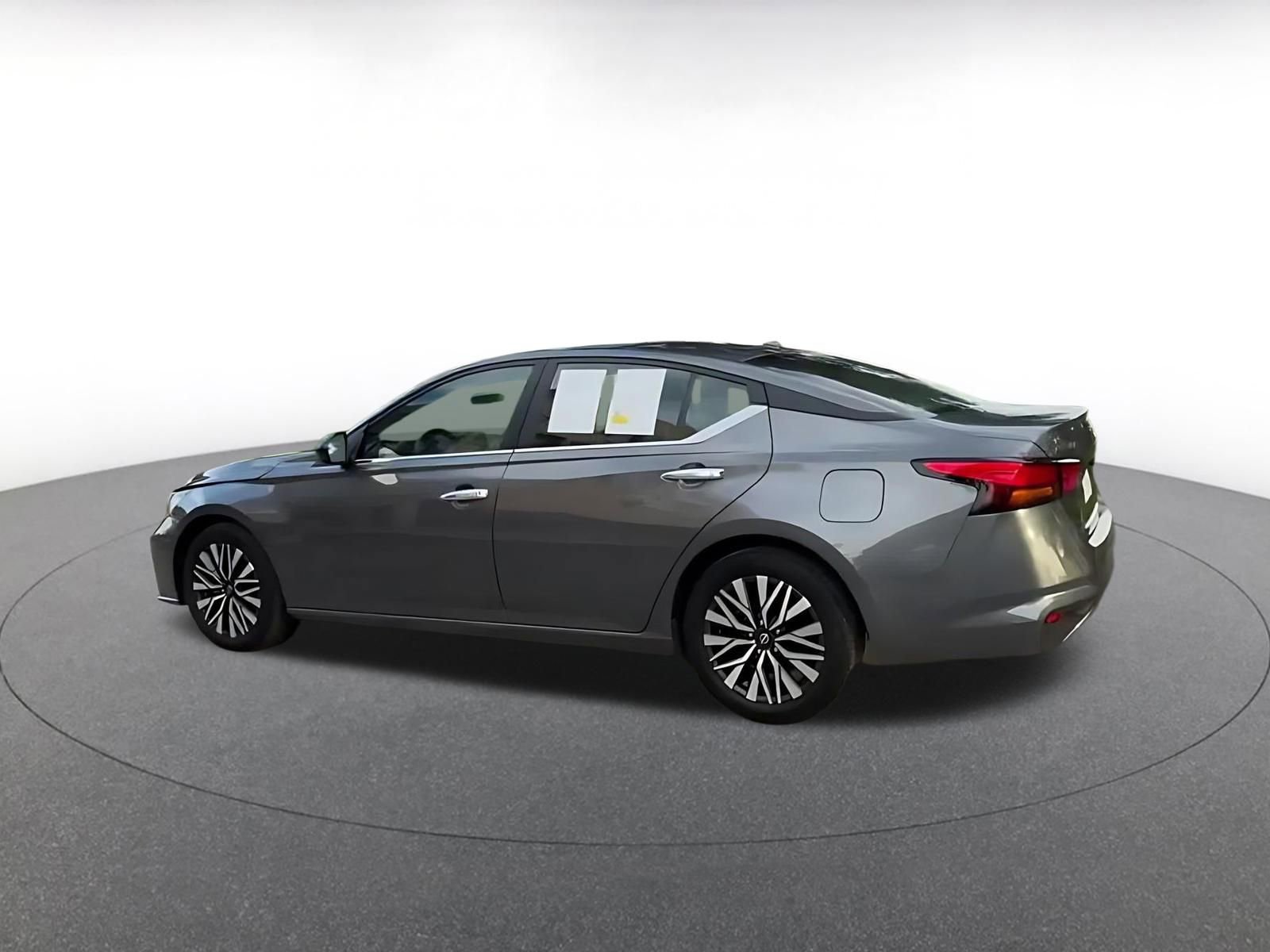 Thumbnail: 2025 Nissan Altima - 9