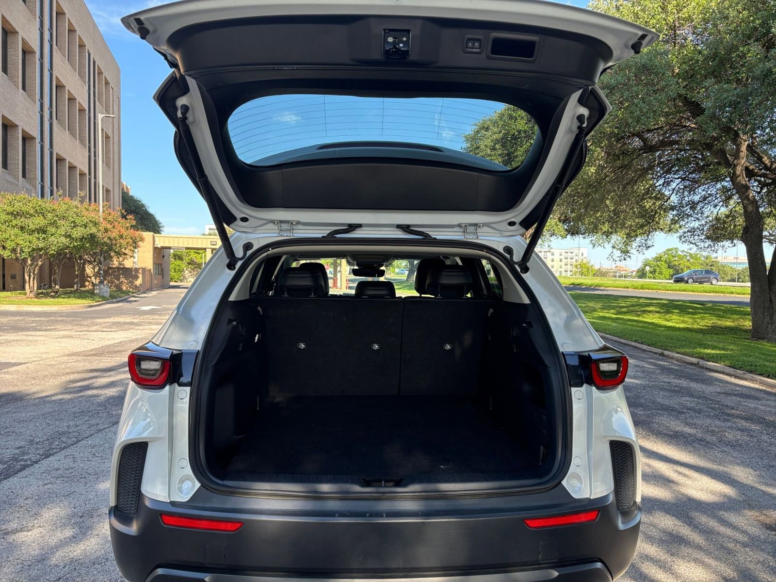 Thumbnail: 2025 Mazda CX-50 - 25