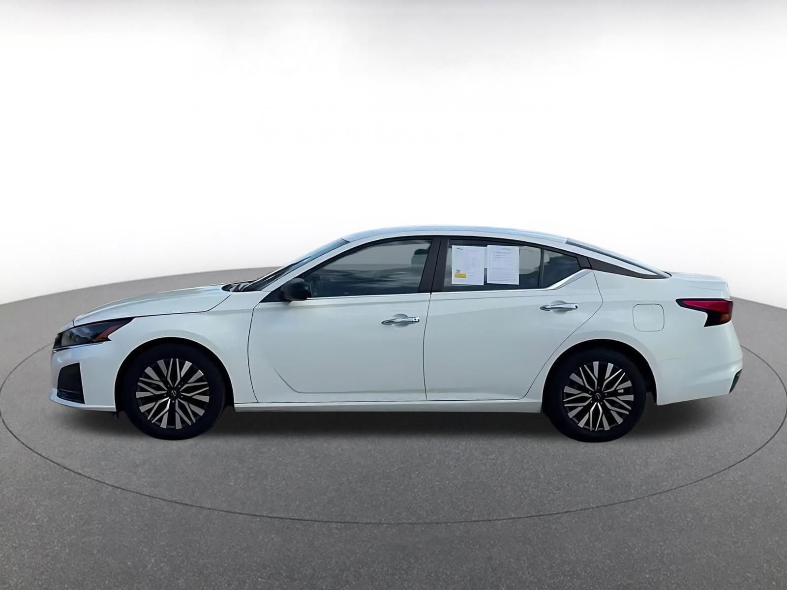 Thumbnail: 2025 Nissan Altima - 9