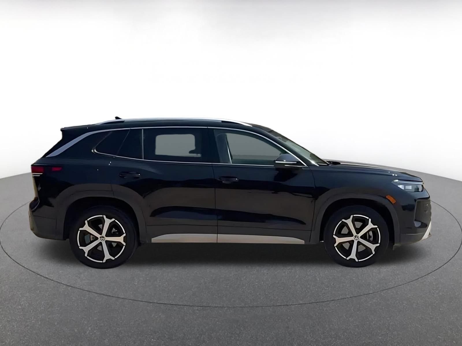 Thumbnail: 2026 Volkswagen Tiguan - 16