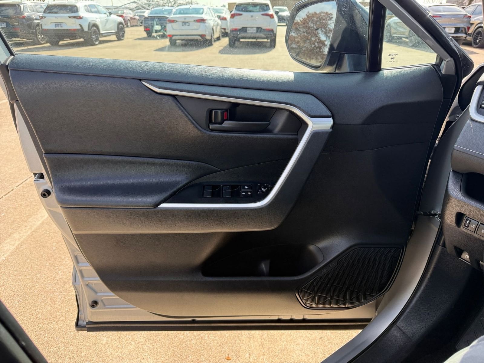 Thumbnail: 2025 Toyota RAV4 - 20