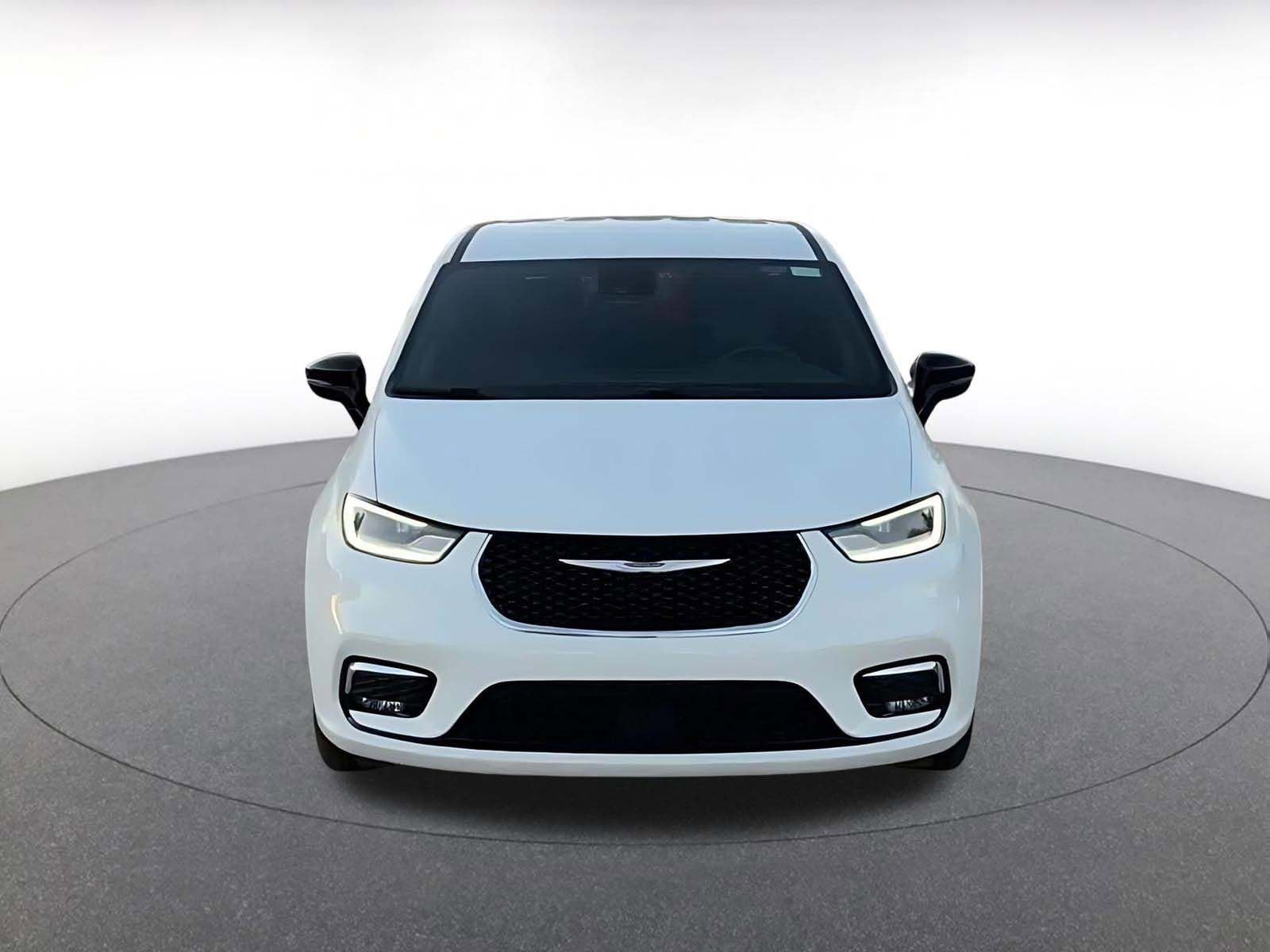 Thumbnail: 2025 Chrysler Pacifica - 4