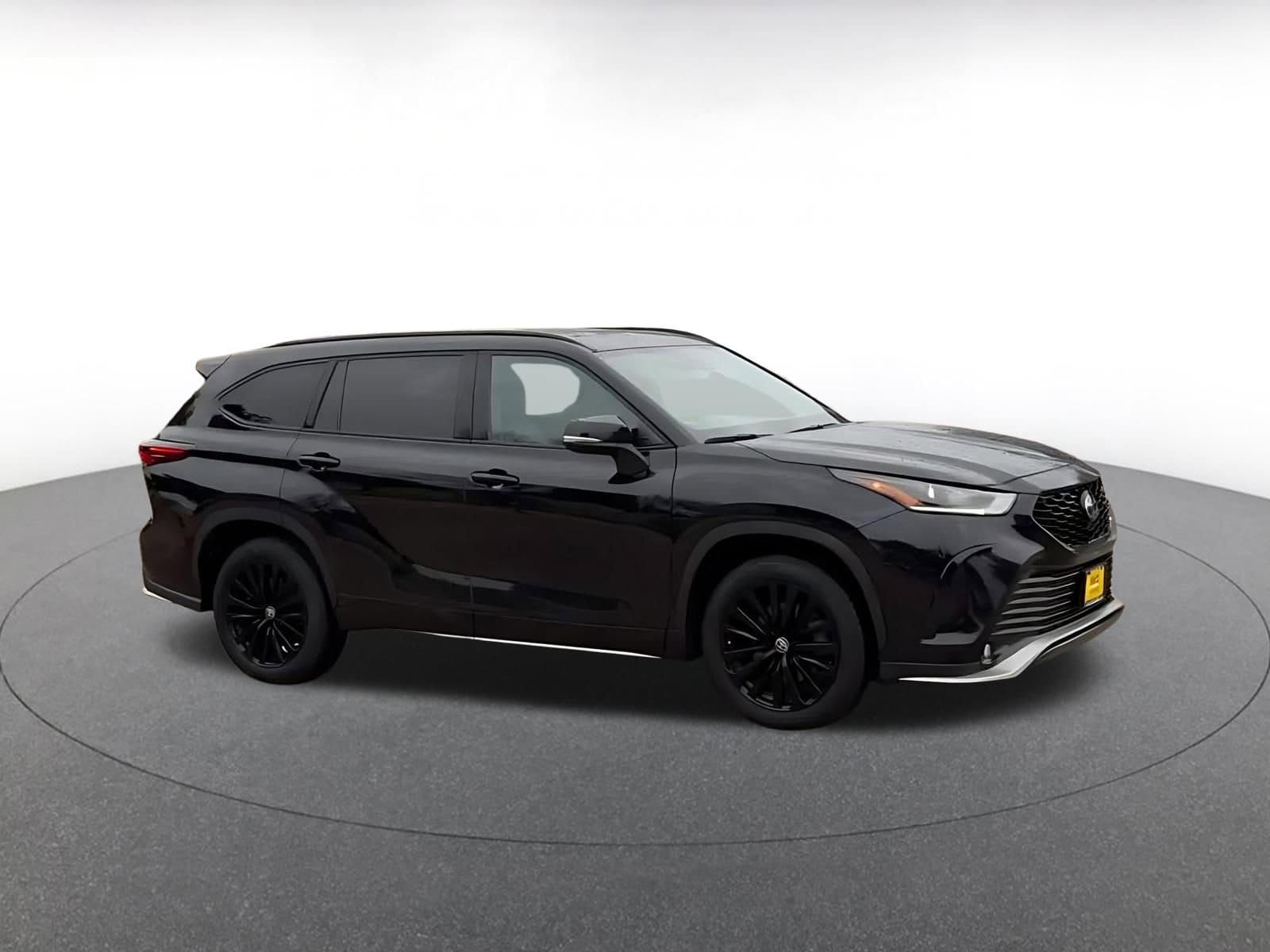 Thumbnail: 2025 Toyota Highlander - 2