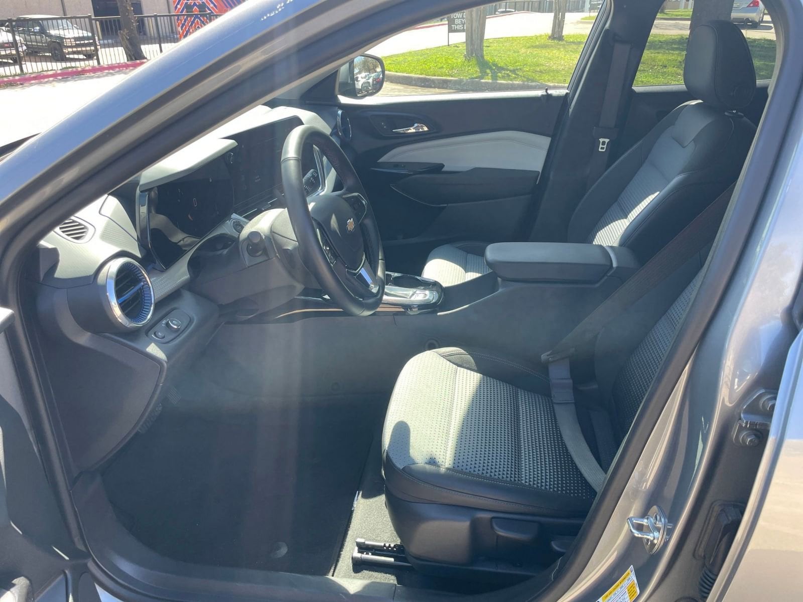 Thumbnail: 2025 Chevrolet Trax - 30