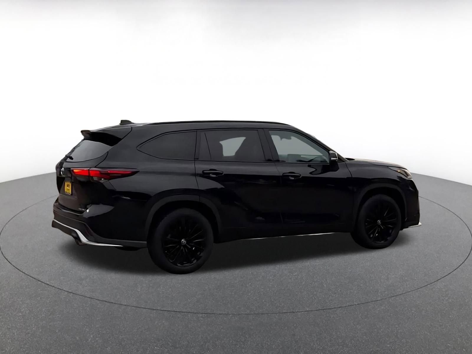 Thumbnail: 2025 Toyota Highlander - 15