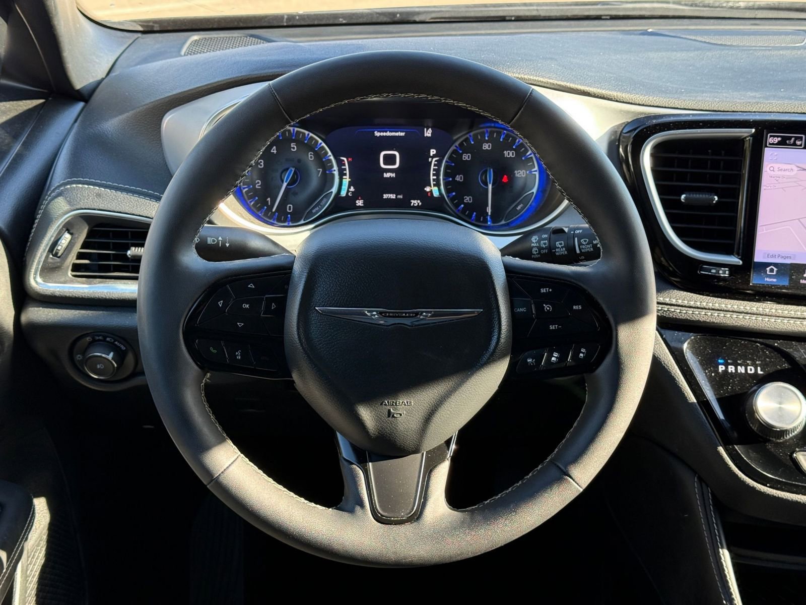 Thumbnail: 2025 Chrysler Pacifica - 31