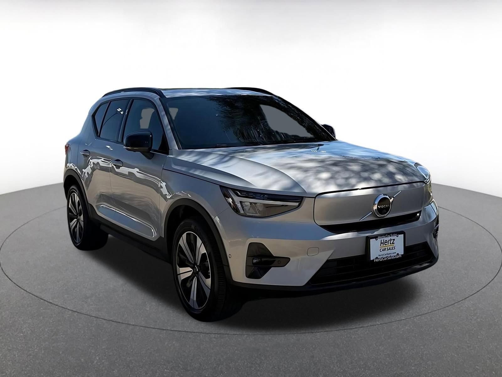 Thumbnail: 2023 Volvo XC40 - 1
