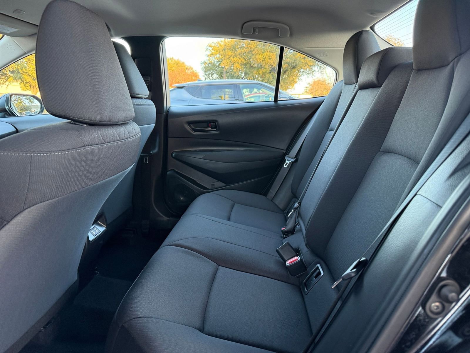 Thumbnail: 2025 Toyota Corolla - 25