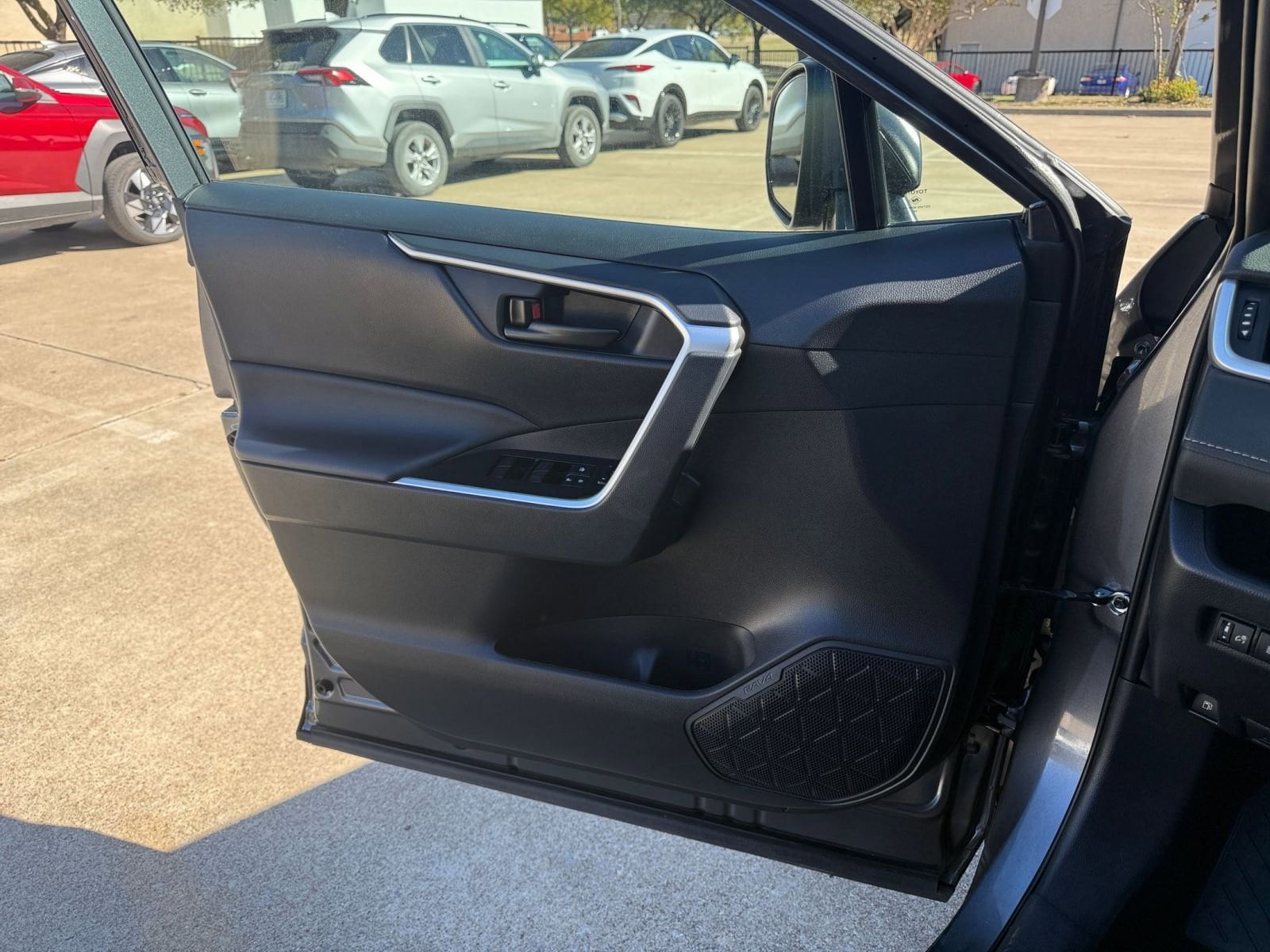 Thumbnail: 2025 Toyota RAV4 - 20