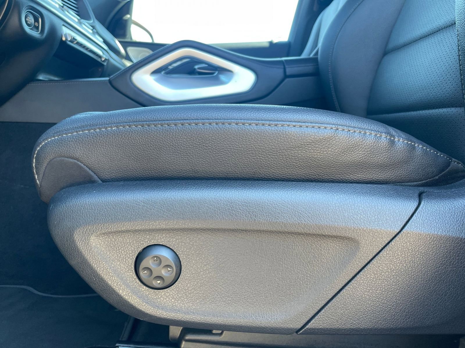 Thumbnail: 2024 Mercedes-Benz GLS - 23