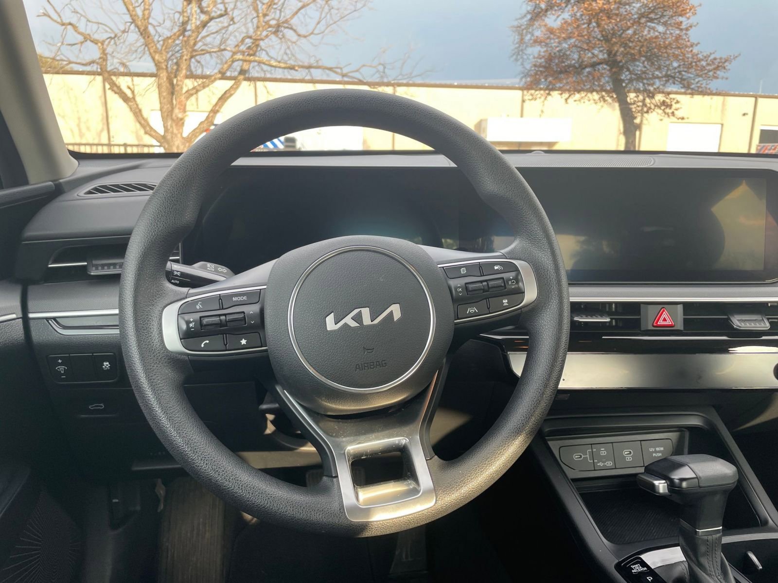 Thumbnail: 2025 Kia K5 - 31