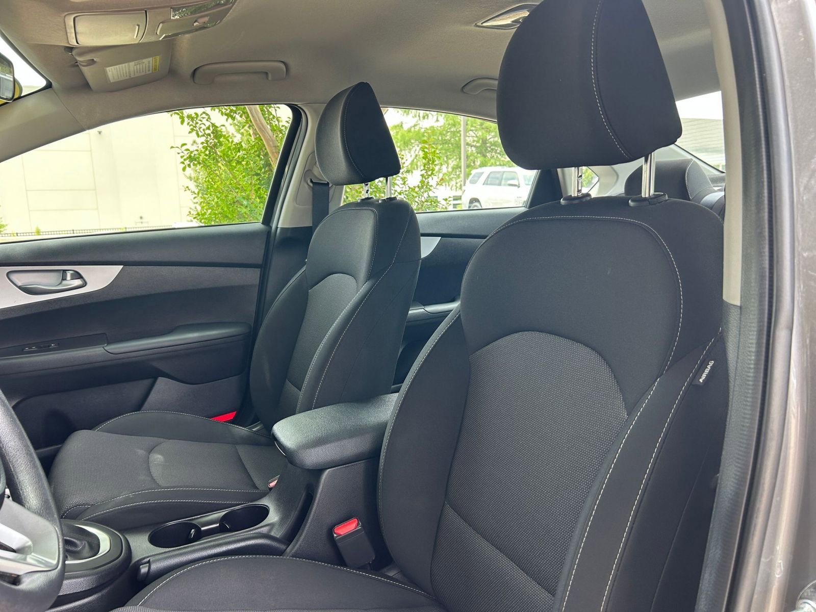 2024 Kia Forte LXS 32
