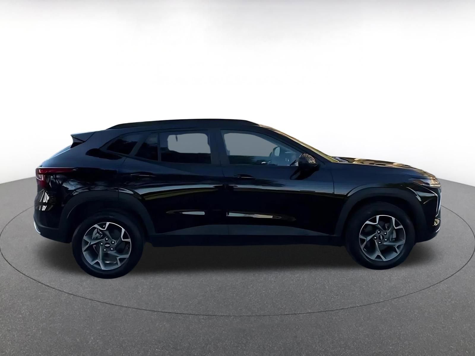 Thumbnail: 2025 Chevrolet Trax - 16